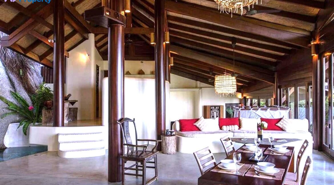 10 Spacious living-dining lounge
