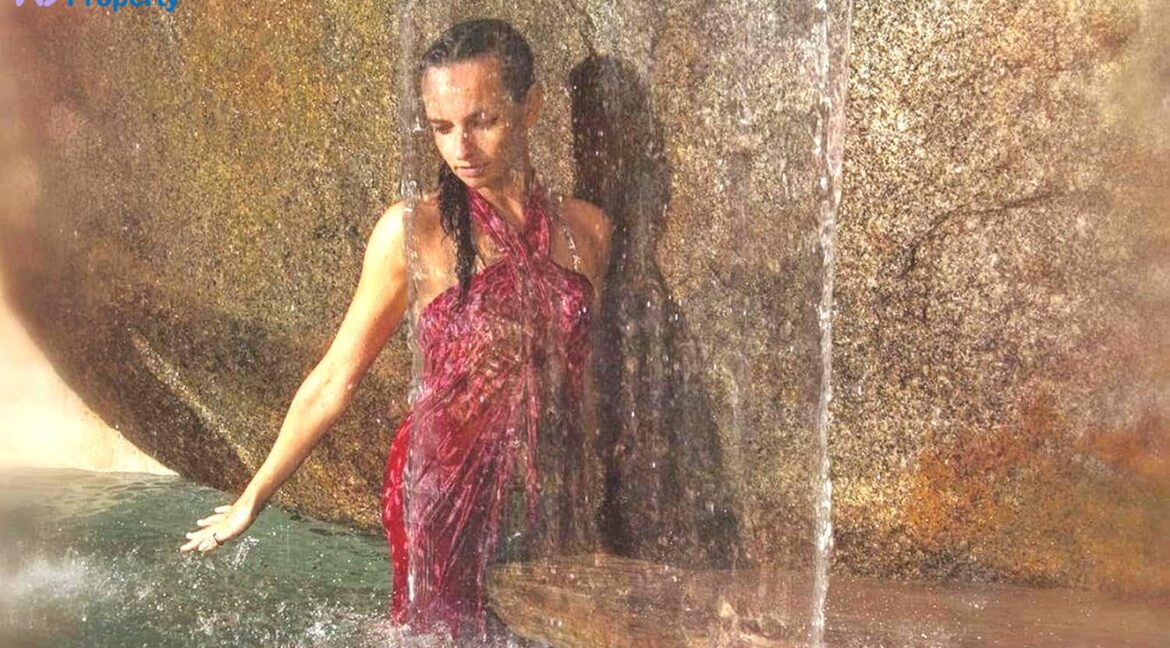19 Waterfall girl Wow! - Is she real
