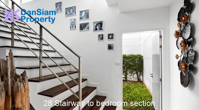 28 Stairway to bedroom section