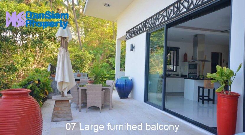 07 Large furnihed balcony