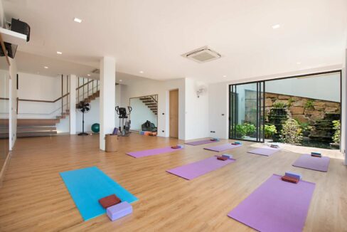 61 Impressive large yoga studio