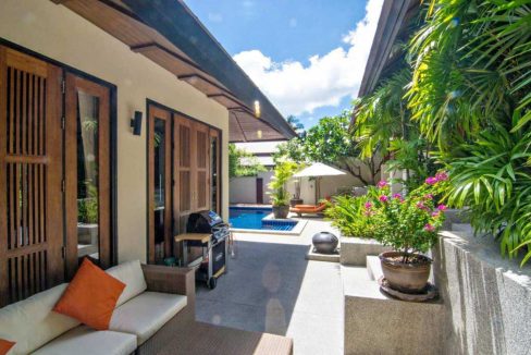 03 Balinese style pool vills