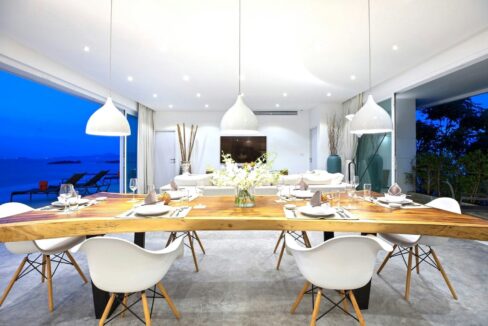 16 Spacious living-dining lounge