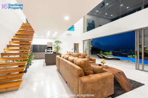 20 Living room at nighttime