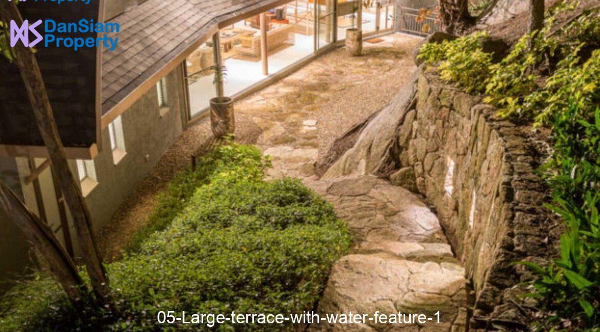 05-Large-terrace-with-water-feature-1