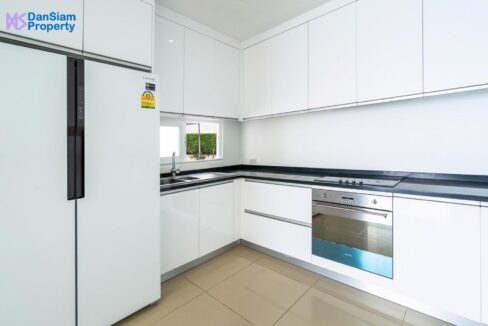 20-Fully-fitted-modern-kitchen-1-1