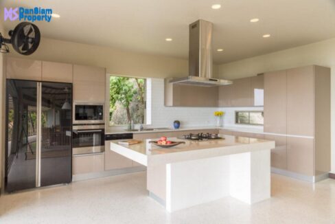 25-Fully-fitted-modern-kitchen-2-1