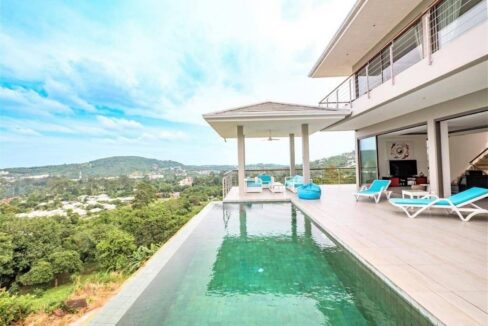 06 Pool area with great seaview