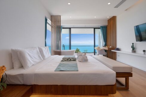 30 Spacious master bedroom