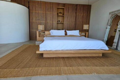 31 Spacious master bedroom