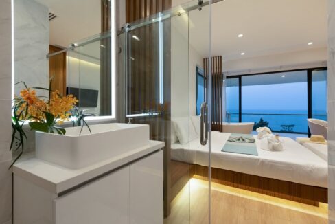 35 Ensuite master bathroom