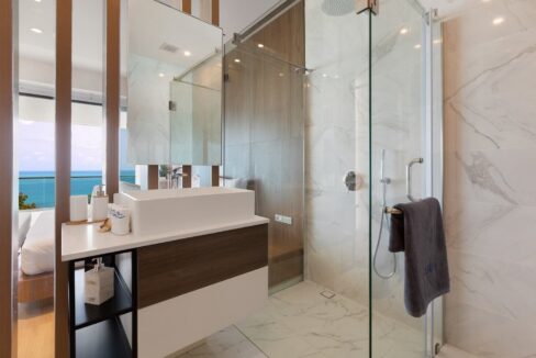 45 Ensuite bathroom#2