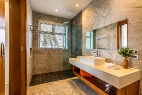 45 Ensuite bathroom#2