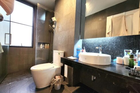 45 Ensuite bathroom#2