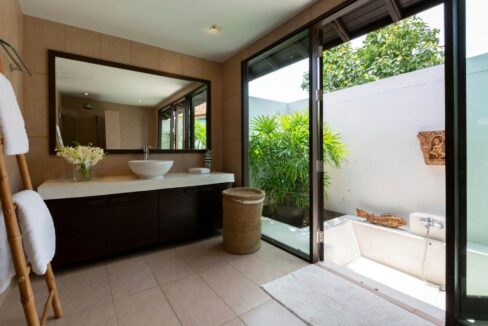 35 Ensuite master bathroom