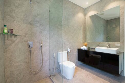 35 Ensuite master bathroom