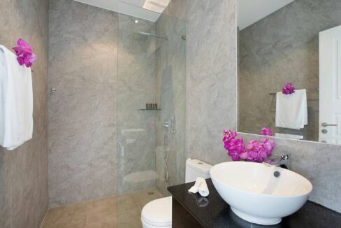 45 Ensuite bathroom#2