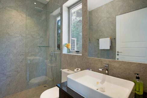 55 Ensuite bathroom#3